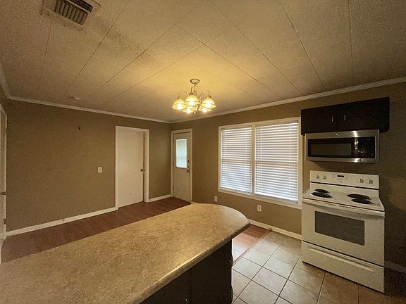 5th image of 316 Iris St