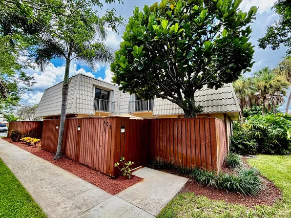 1700 Embassy Drive #403, West Palm Beach, FL 33401