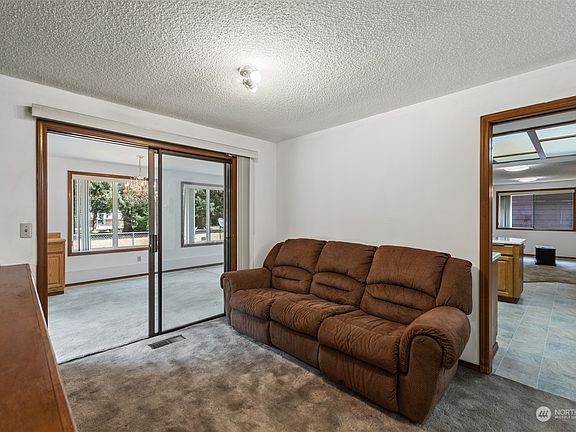 4th image of 8542 Pacific Avenue SE