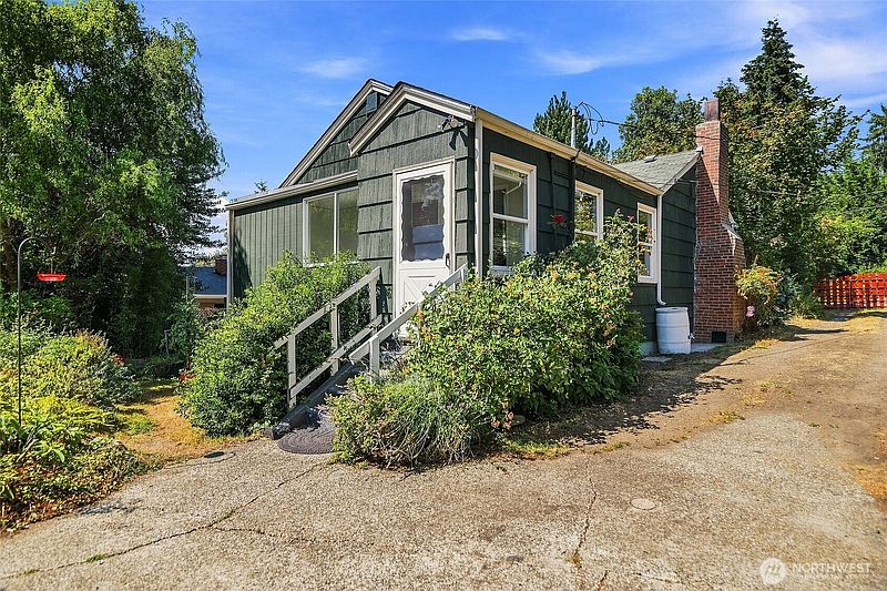 5th image of 2401 SW 112th Street