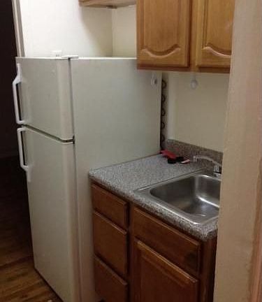 3rd image of 186 Sherman Ave
