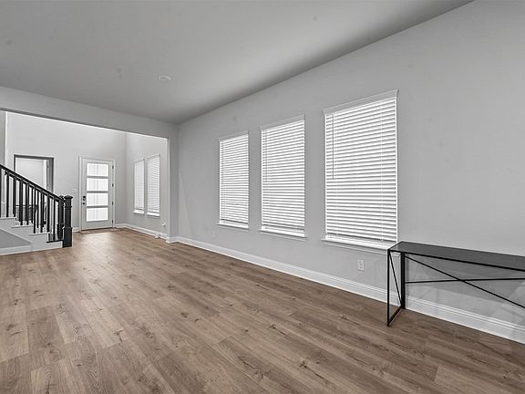 5th image of 2210 Balboa Dr