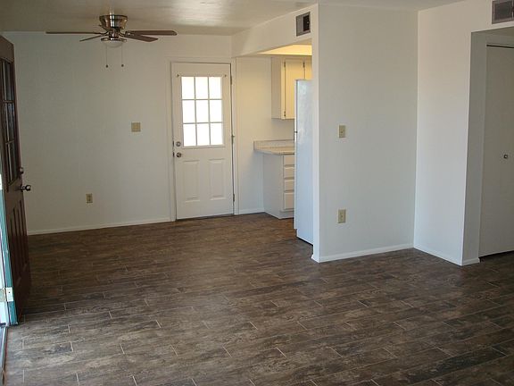 3rd image of 1122 N Dresden Cir