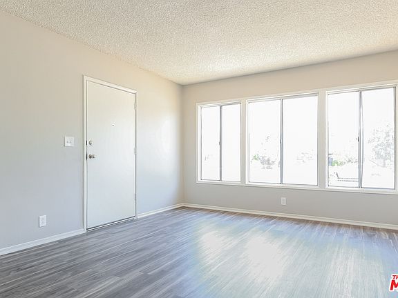 5th image of 699 E La Verne Ave