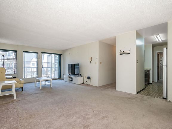 5th image of 1860 Southmere Cres E #210