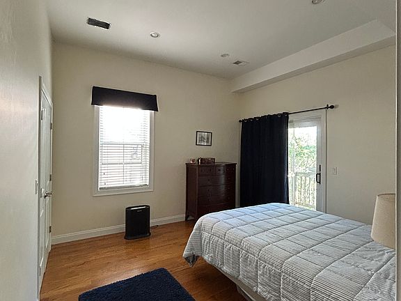 4th image of 282 Maverick St #3
