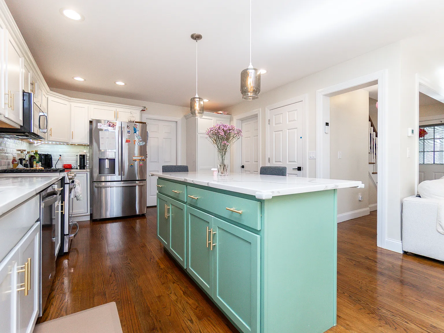 4 bed, 2.5 bath, 2353 sqft, $5,200 — Photo 4