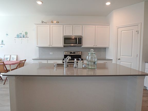 5th image of 733 Alden Dr
