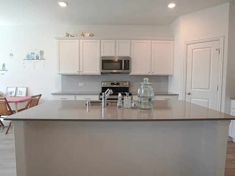 733 Alden Dr — Photo 5