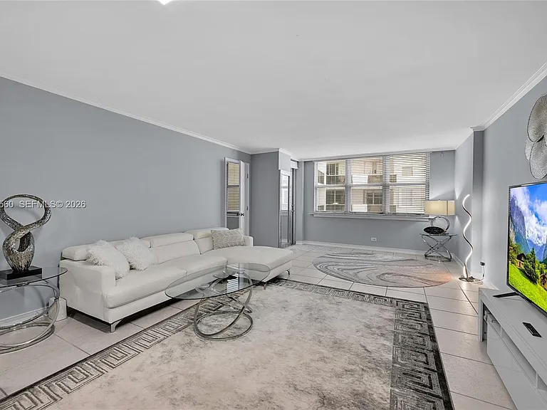 6039 Collins Ave #621 — Photo 19