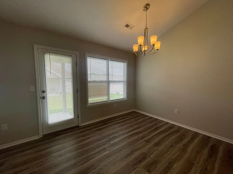 139 Woodland Dr — Photo 3