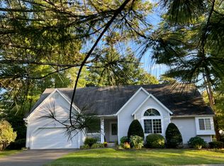 28 Edgewood Ct UNIT 28, Simsbury, CT 06070