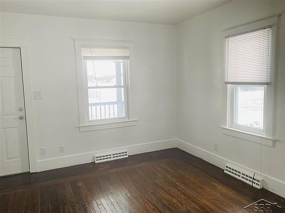 5th image of 2425 Robinwood Ave