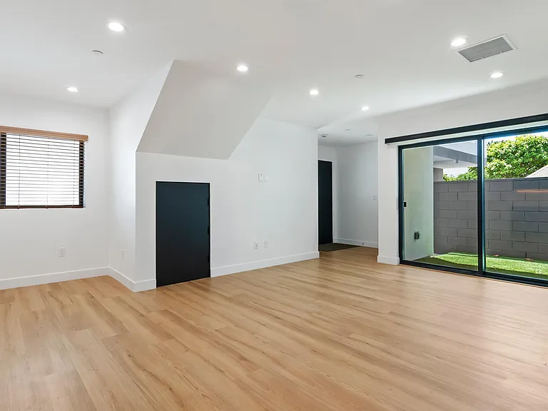 2631 S Cochran Ave — Photo 11