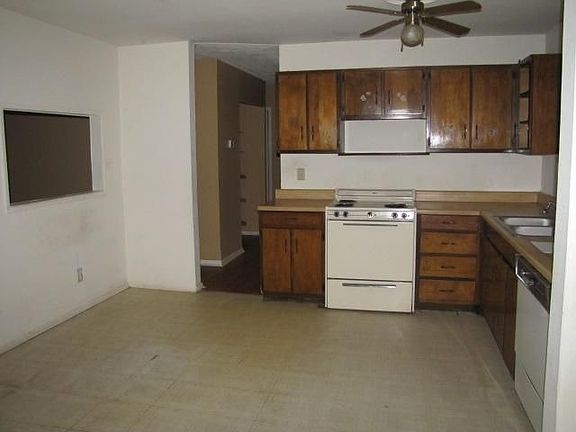 5th image of 300 Hollycrest Ln