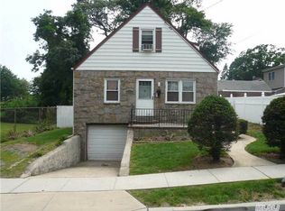 869 Naple Ave, Franklin Square, NY 11010