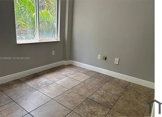948 SW 3rd St — Photo 7