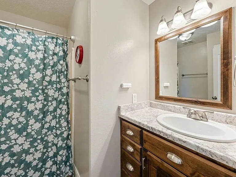 810 E Homestead Blvd — Photo 24