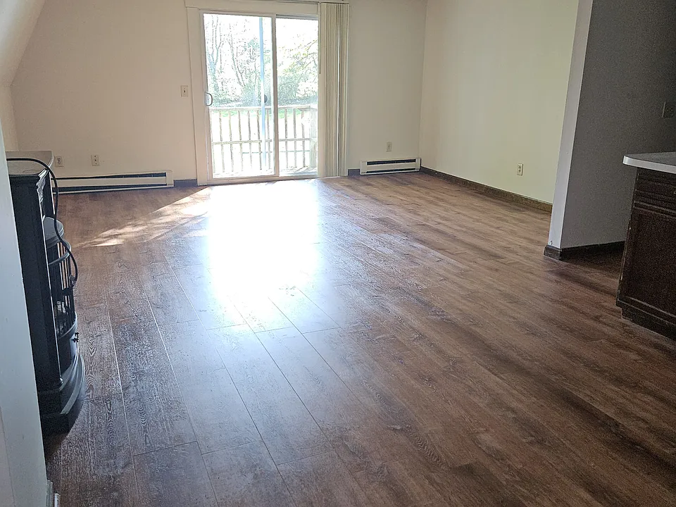16 Crescent St #16E
