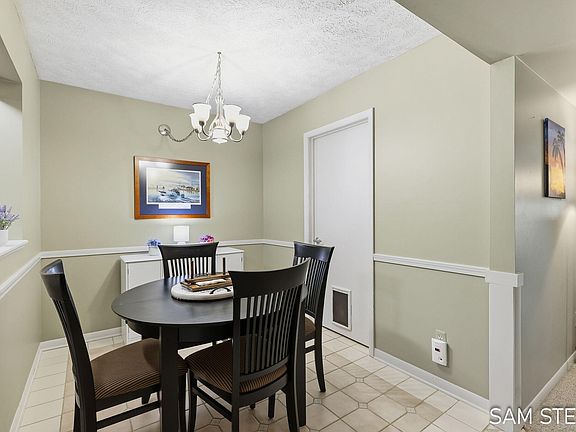 5th image of 2953 Byron Center Ave SW APT F