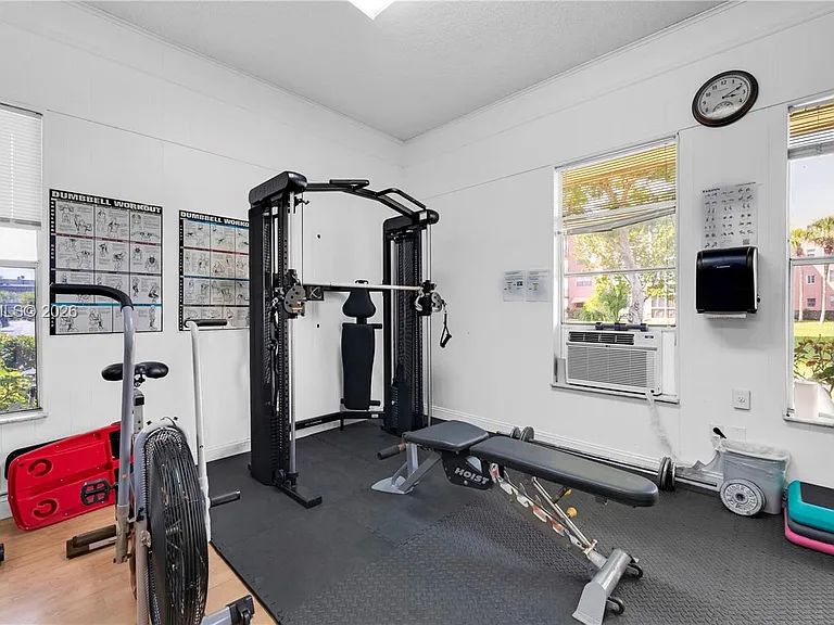 2861 Somerset Dr #301 — Photo 37