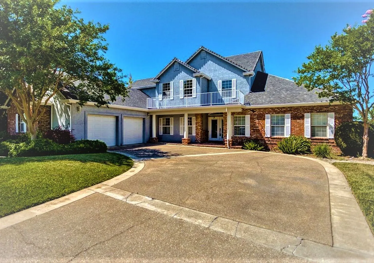 Luxury Living in The Knolls — Photo 1