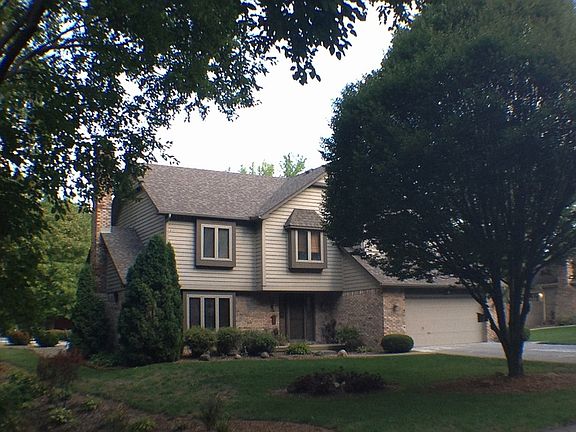 3rd image of 527 Crestwood Ct