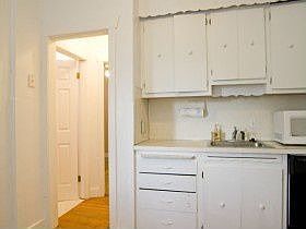 4th image of 422 S University St