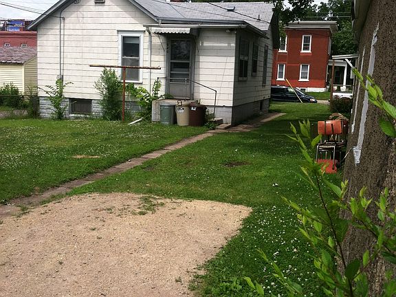 4th image of 946 1/2 26th Ave NE