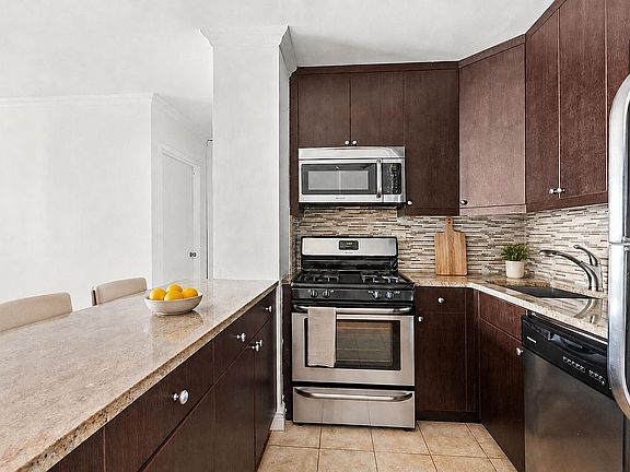 4th image of 130 W 67th St APT 12L