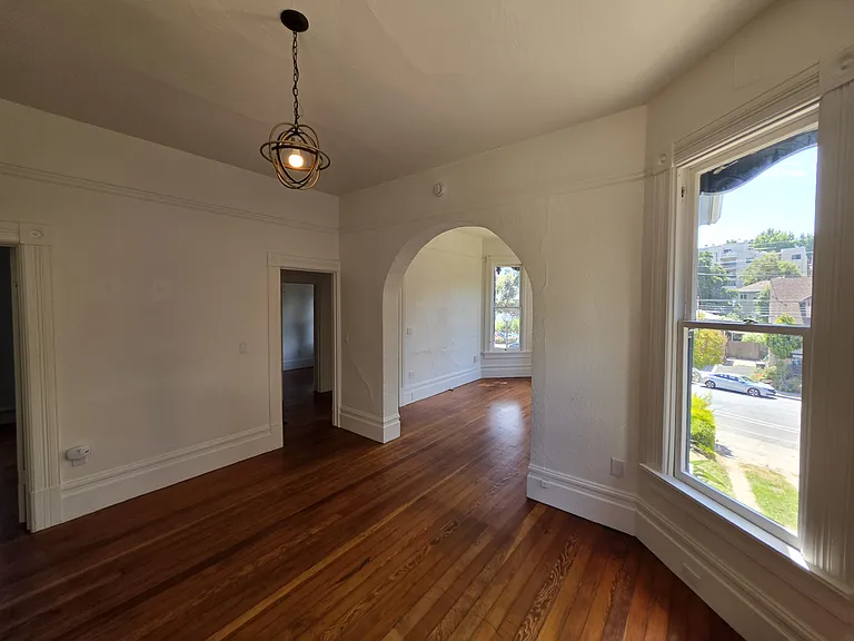 3139 Harrison St — Photo 5