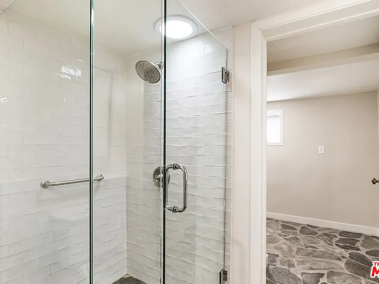 937 N Beverly Glen Blvd — Photo 13