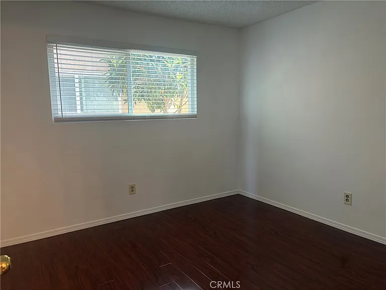 1439 Jellick Ave #B — Photo 11