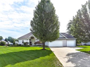 385 Erin Isle Dr, Holland, MI 49424