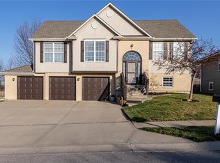 1044 Poplar Ln, Liberty, MO 64068