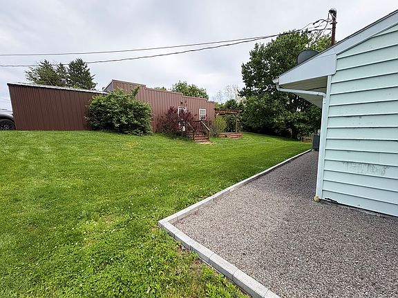 4th image of 122 Briar Hill Rd