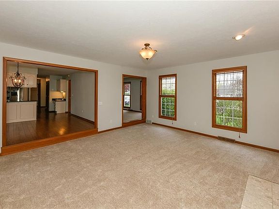 5th image of 1077 Park Ledge Dr