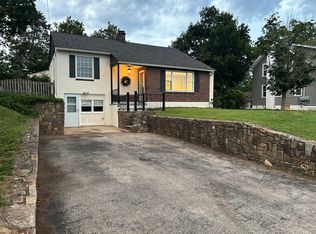 15 E Pothouse Rd, Phoenixville, PA 19460