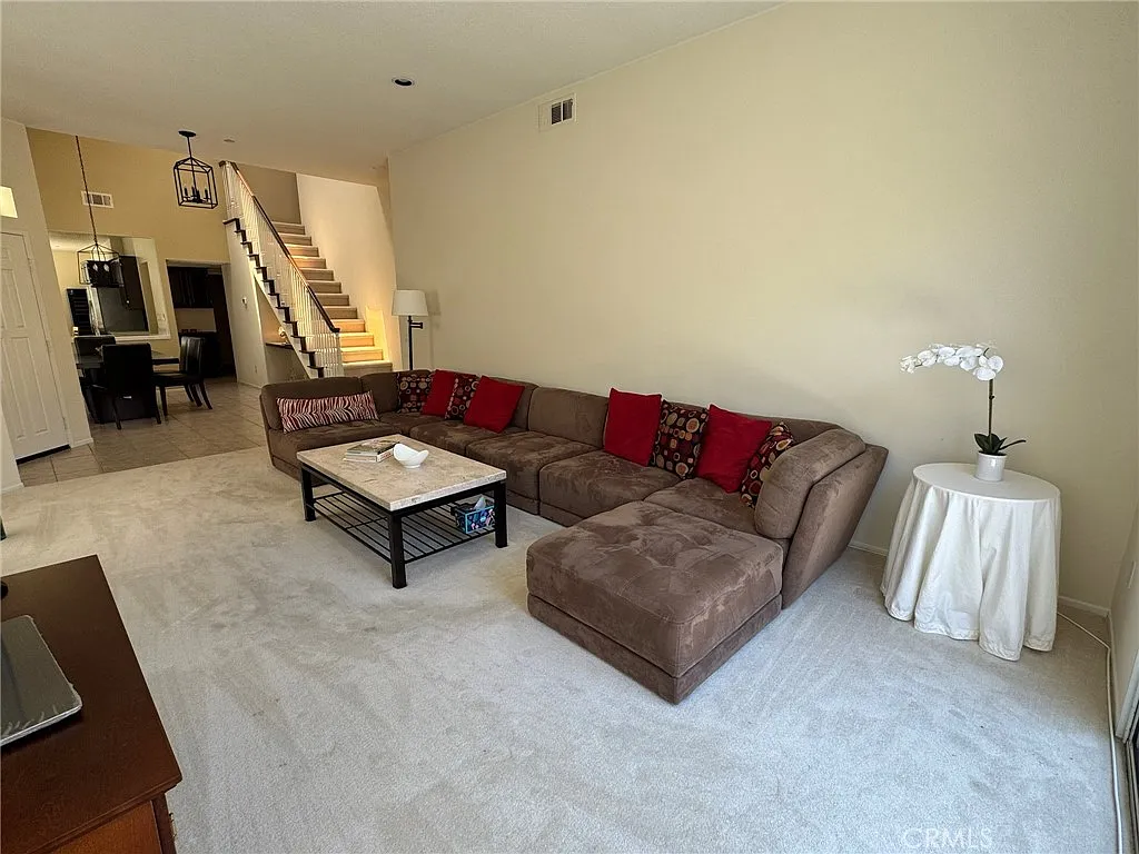 3 bed, 1553 sqft, $6,500 — Photo 3
