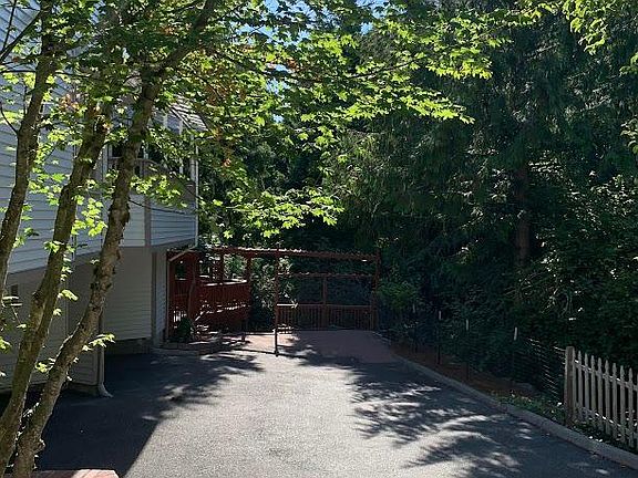 4th image of 13801 64th Pl NE