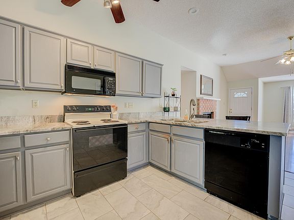5th image of 60 Countrywood Ln