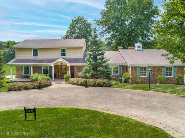 25839 W Sunset Rd, Barrington, IL 60010