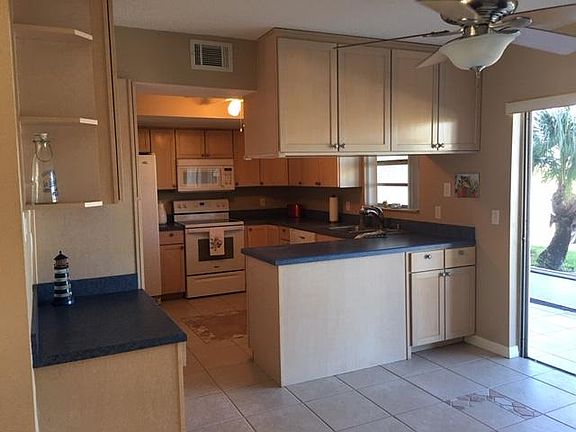3rd image of 425 Dove Ln #3-10