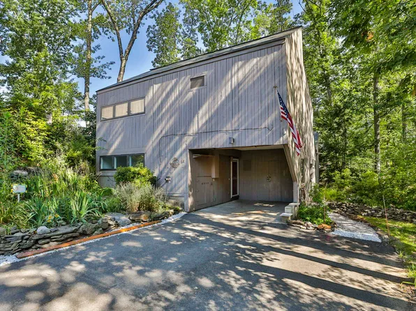 16 Coburn Woods Drive, Nashua, NH 03063