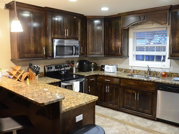 4th image of 106 Flatrock Dr
