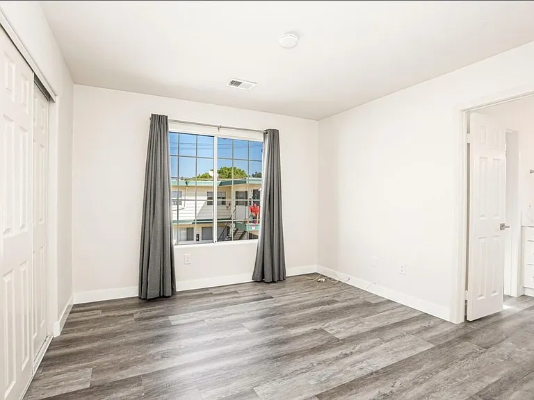 1568 Oliver Ave #C — Photo 27