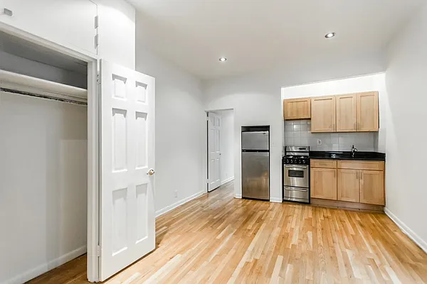 Rented by Bond New York | media 26