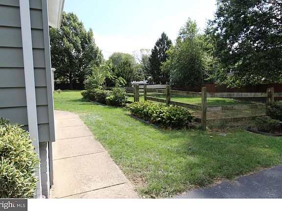 4th image of 806 Haines Ave