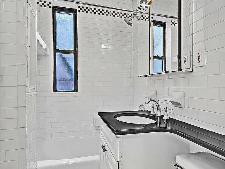 226 E 70th St #4A — Photo 5