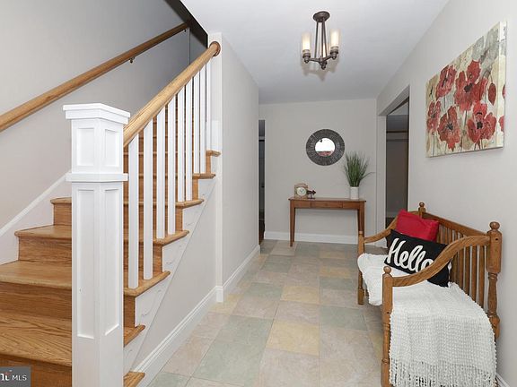5th image of 9127 Maywood Ln